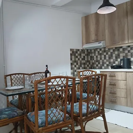 Christos 펜션 Sgourades